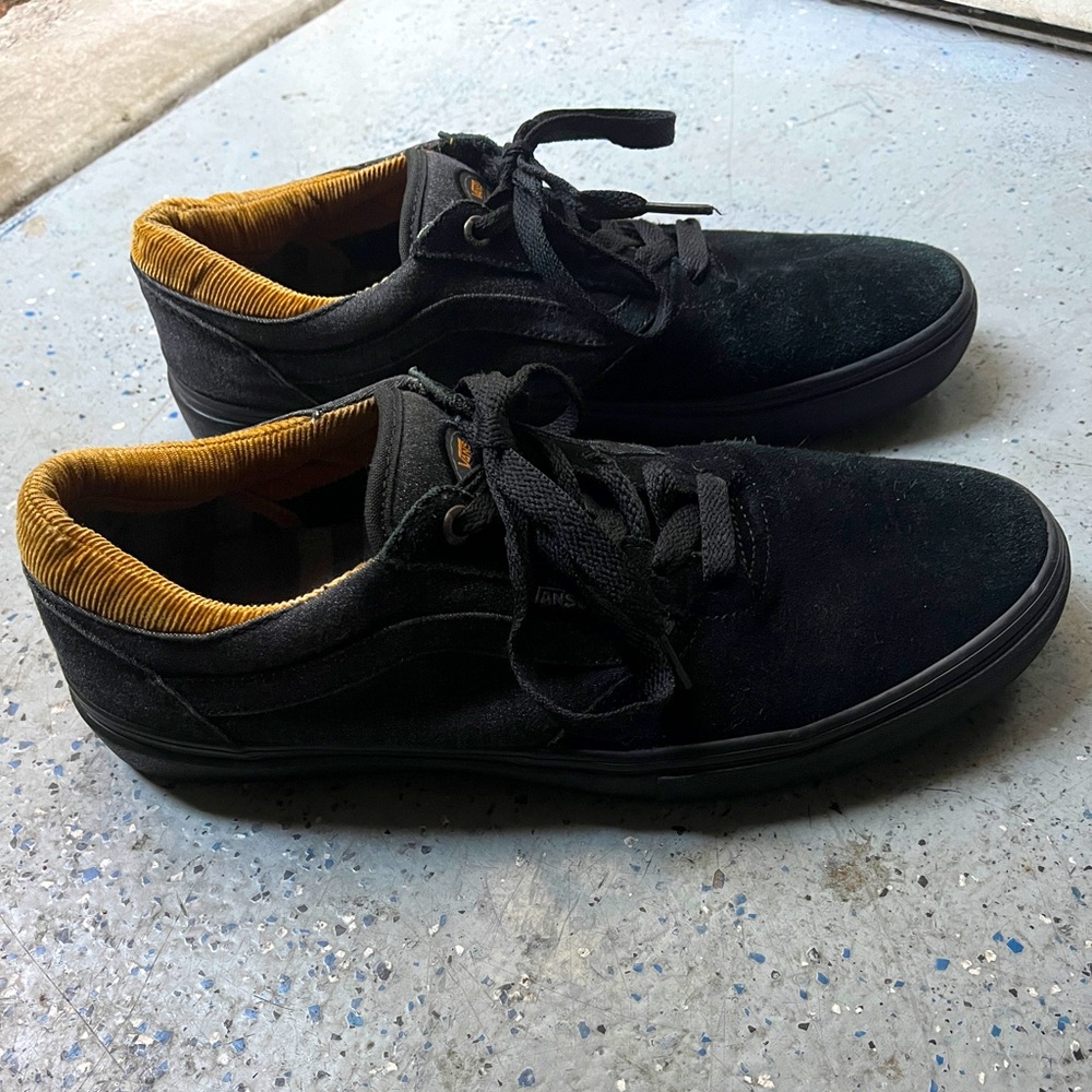 Vans Gilbert Crockett Pro Skate
Black Suede Corduroy Collar 10